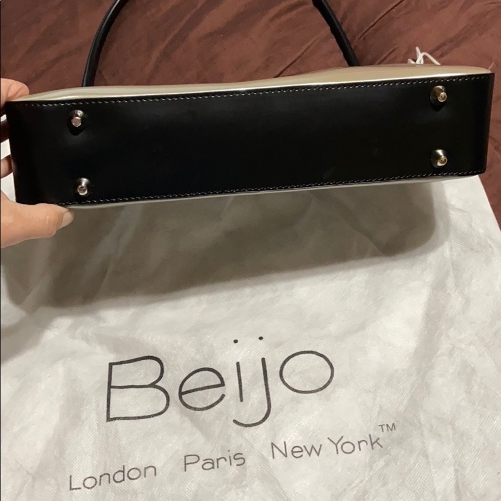 Beijo Handbag. NWOT! - Picture 2 of 16